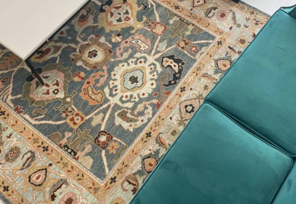 Soltanabad rugs with natural dyeing available at Gholizadehrugs